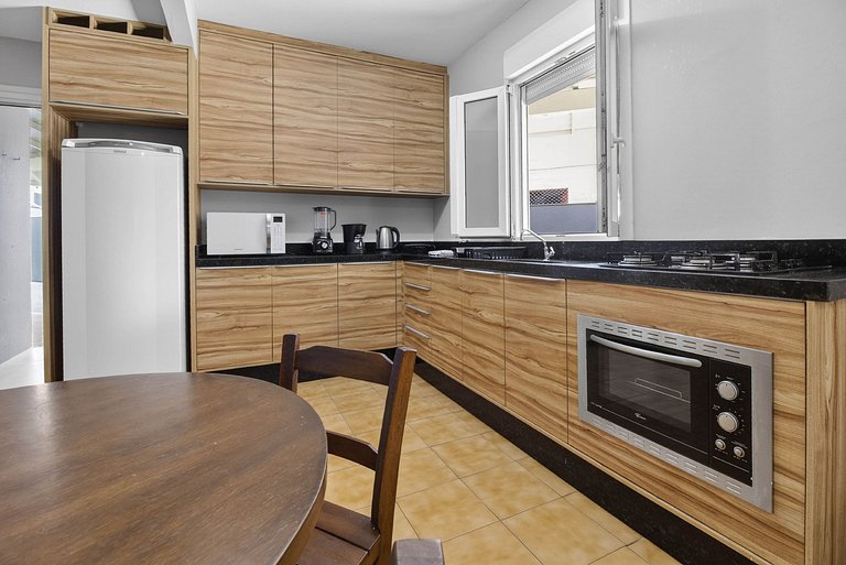 Pratico apartamento térreo à 100 metros da praia  06