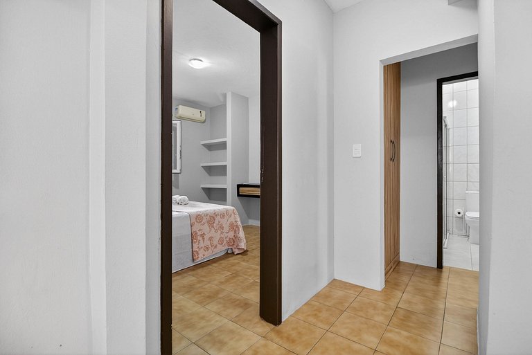 Pratico apartamento térreo à 100 metros da praia  06