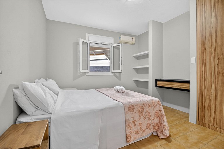 Pratico apartamento térreo à 100 metros da praia  06